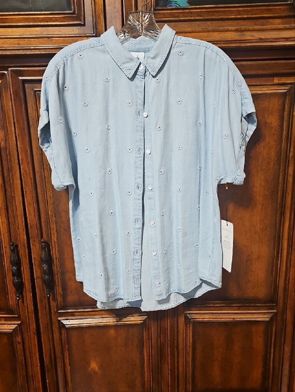 CAbi Spring '26: "Petal Stitch" Button-Front Short- Sleeved Shirt! Sz. MD - NWT! - Picture 5 of 10